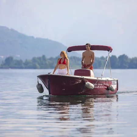 Groundfloor Lakefront Garden Bike&boat& Scooter Apartment Colico