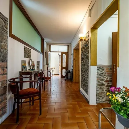 Ground Floor- Pet Friendly Stay-private Garden-parking-lake View - Bike Friendly House Daire *