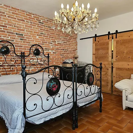 Ground Floor- Pet Friendly Stay-private Garden-parking-lake View - Bike Friendly House Daire *